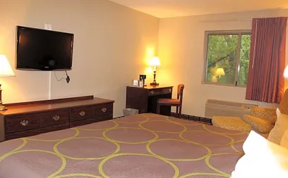 Super 8 by Wyndham Valparaiso