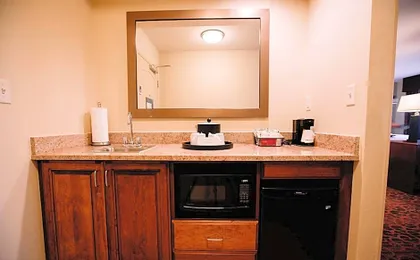 Hampton Inn & Suites Minot Airport