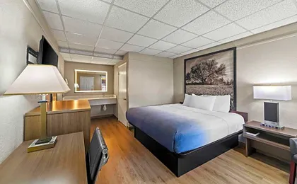 Super 8 by Wyndham Fredericksburg