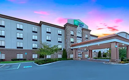 Holiday Inn Express & Suites - Cleveland Northwest By IHG