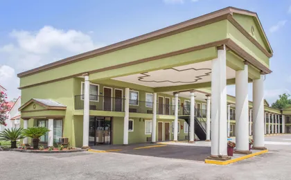 Days Inn by Wyndham Crowley