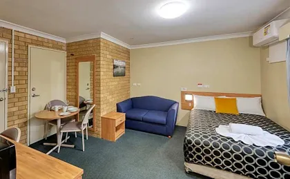 Forest Lodge Motor Inn & Restaurant