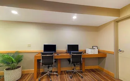 Best Western Plus Windjammer Inn & Conference Center