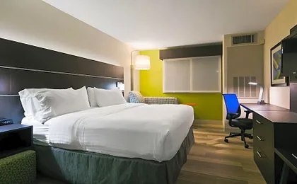 Holiday Inn Express Hotels & Suites Burlington By IHG