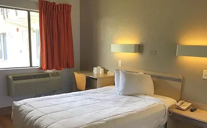 Super 8 by Wyndham Woods Cross - Salt Lake City North