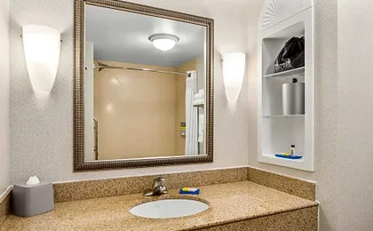Holiday Inn Express & Suites Wilmington-Newark by IHG