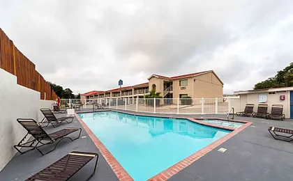 Motel 6-San Antonio, TX - Fiesta Trails