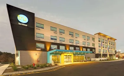 Tru by Hilton Smithfield I-95
