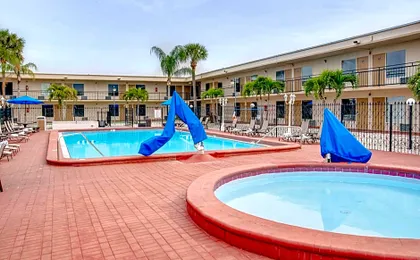 Days Inn by Wyndham St. Petersburg / Tampa Bay Area