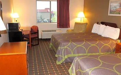 Super 8 by Wyndham Valparaiso