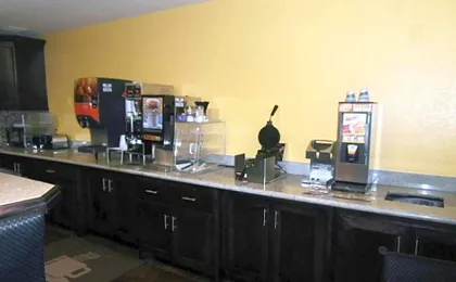 Americas Best Value Inn & Suites Thief River Falls