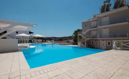 Kouros Apartments & Studios
