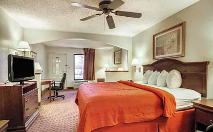 Quality Inn & Suites Clinton - Jackson West