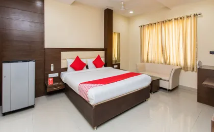 OYO 24253 Hotel Avirat Inn