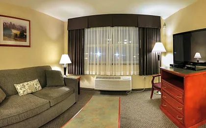 Days Inn & Suites by Wyndham Langley