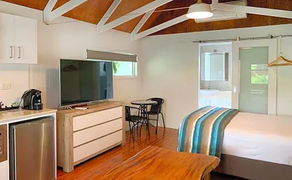 Airlie Beach Magnums - Adults Only