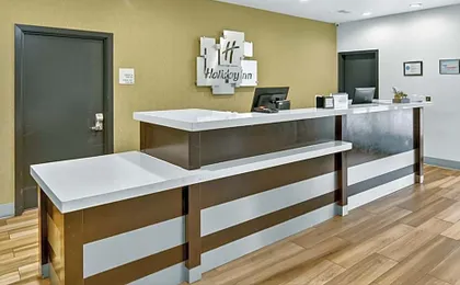 Holiday Inn and Suites Dallas-Addison By IHG