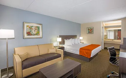 Days Inn & Suites by Wyndham Orlando Airport
