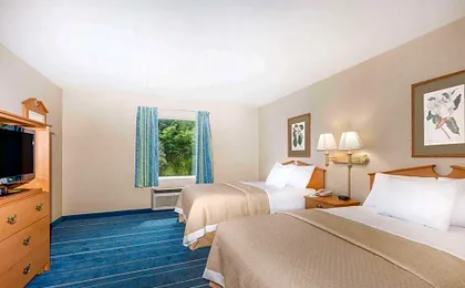 Days Inn & Suites by Wyndham Bridgeport - Clarksburg