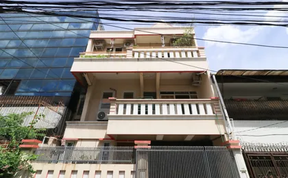 Eiffel Residence Batu Tulis 37 by ZUZU