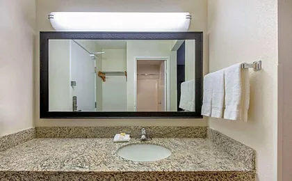 La Quinta Inn & Suites by Wyndham Harrisburg Airport Hershey