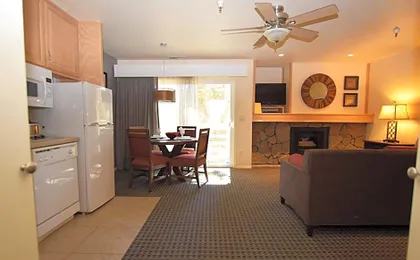 Lodge at Kingsbury Crossing