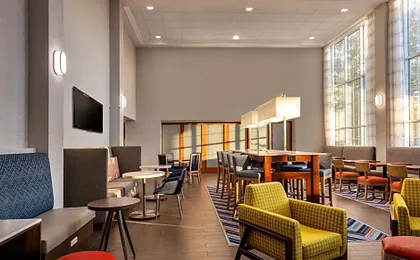Hampton Inn & Suites State College at Williamsburg Square