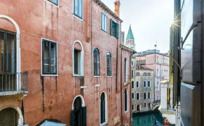 Luxury Venetian Rooms