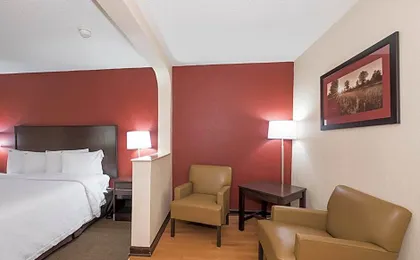 Red Roof PLUS & Suites Opelika