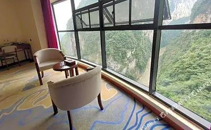 Koi Mountain Cliff Lodge · Cliff Hotel