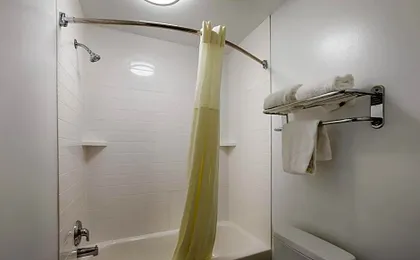 Quality Inn & Suites Greensboro near Lake Oconee