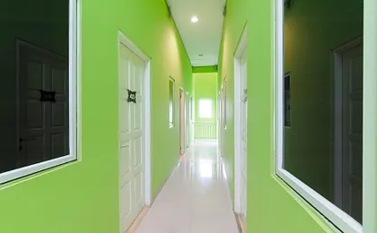 RedDoorz near Stasiun Palmerah