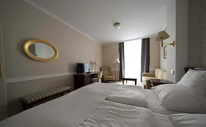 Hotel Embassy