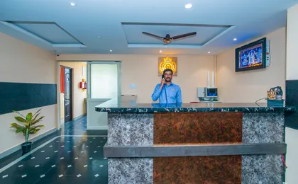 OYO 22837 Chairmen's Hotel
