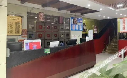 Huaying Hotel (Tangshan Qianxi Yufeng Street Shop)