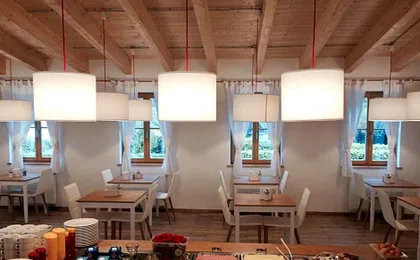 Seehotel am Hallstättersee modern rooms with AC