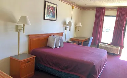 Kewanee Motor Lodge