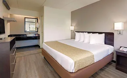 Travelodge by Wyndham College Park