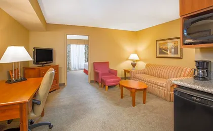 Holiday Inn Express & Suites Bloomington By IHG