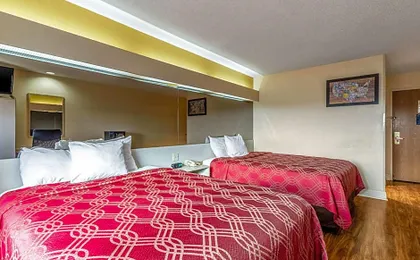 Econo Lodge Inn & Suites Evansville East