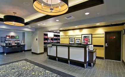 Hampton Inn & Suites Bellevue Downtown-Seattle
