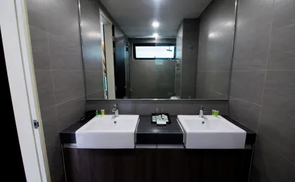 Tropical Villa Service Suite