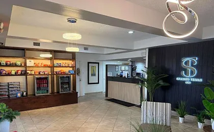 Spanish Trails Inn - Laredo Hotel