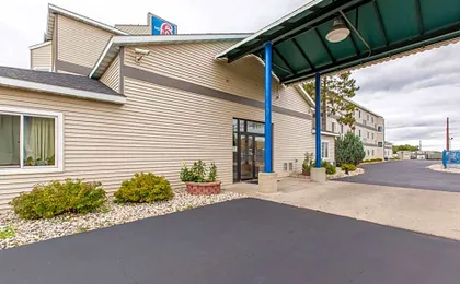 Motel 6 Baraboo, WI - Lake Delton