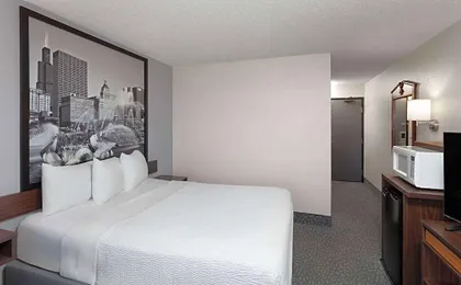 Super 8 by Wyndham Romeoville Bolingbrook