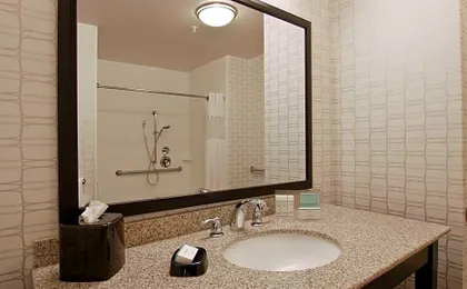 Hampton Inn & Suites Bellevue Downtown-Seattle