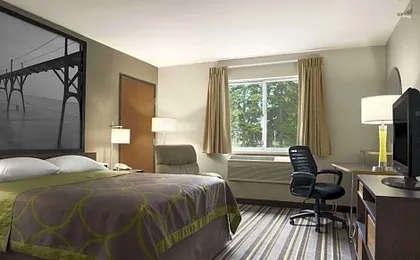 Super 8 by Wyndham Manistee
