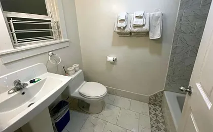 Americas Best Value Inn & Suites Royal Carriage