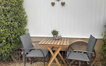 Casa-Cosi, tourist & business suites & flats with reserved parking and private terraces in shared garden with seasonal pool included, private sauna available
