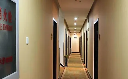 169 Business Hotel